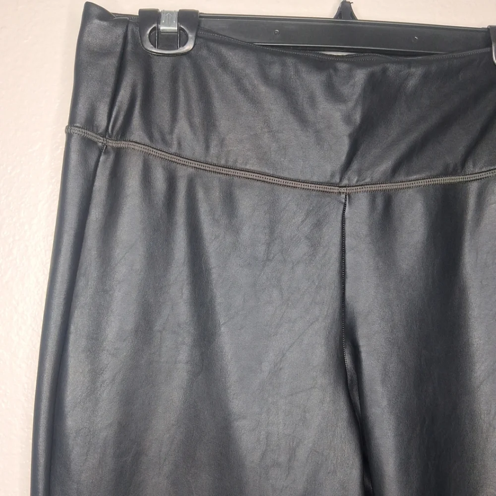 ATHLETA Black Faux Leather Pull On Chic Pants  Leggings Sz Large